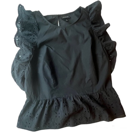 Who What Wear - sleeveless top with eyelet Size Medium. - Picture 5 of 9